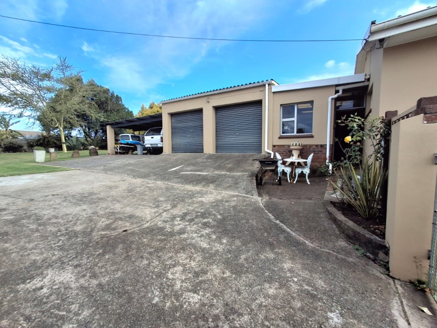 4 Bedroom Property for Sale in Summerpride Eastern Cape